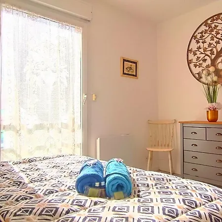 A 8 Min A Pieds De La Plage, Du Centre Et Du Brittany Ferries Appartement *