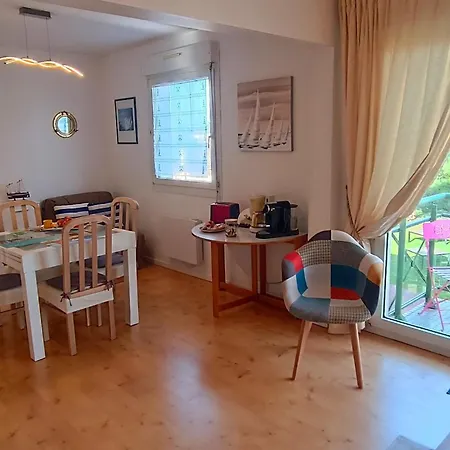 A 8 Min A Pieds De La Plage, Du Centre Et Du Brittany Ferries Apartment