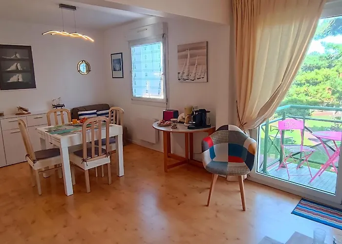 A 8 Min A Pieds De La Plage, Du Centre Et Du Brittany Ferries Apartment
